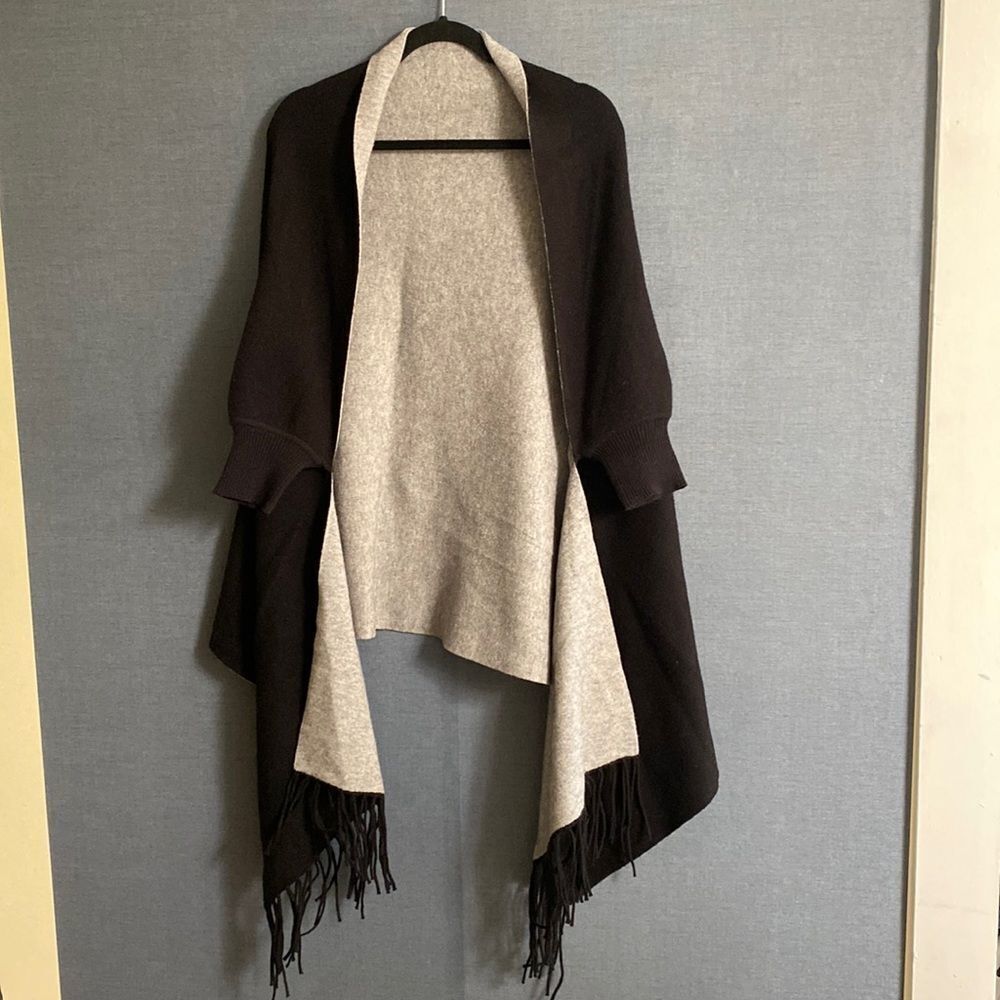 GORGEOUS fringe thick sweater/shawl